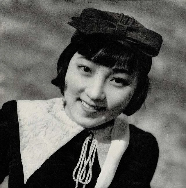 戦火のアイドル・明日待子